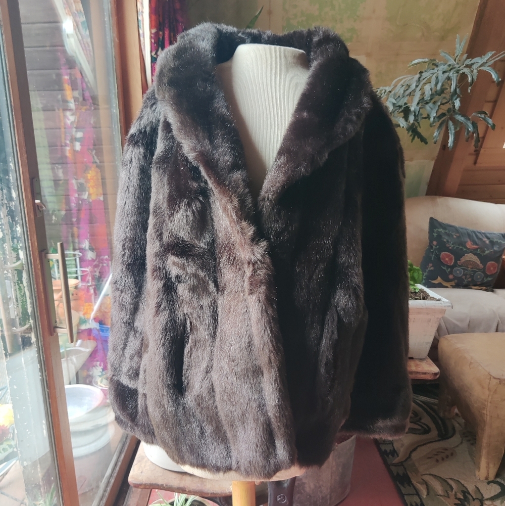 VTG 60s Dark Brown Vegan Faux Fur Cape Shawl Wrap Lined Pockets Glam Luxe READ - Picture 3 of 16